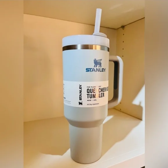 Stanley Quencher H2.0 Tumbler 40oz - Light Gray With Blue Logo NEW IN THE BOX - Picture 3 of 10